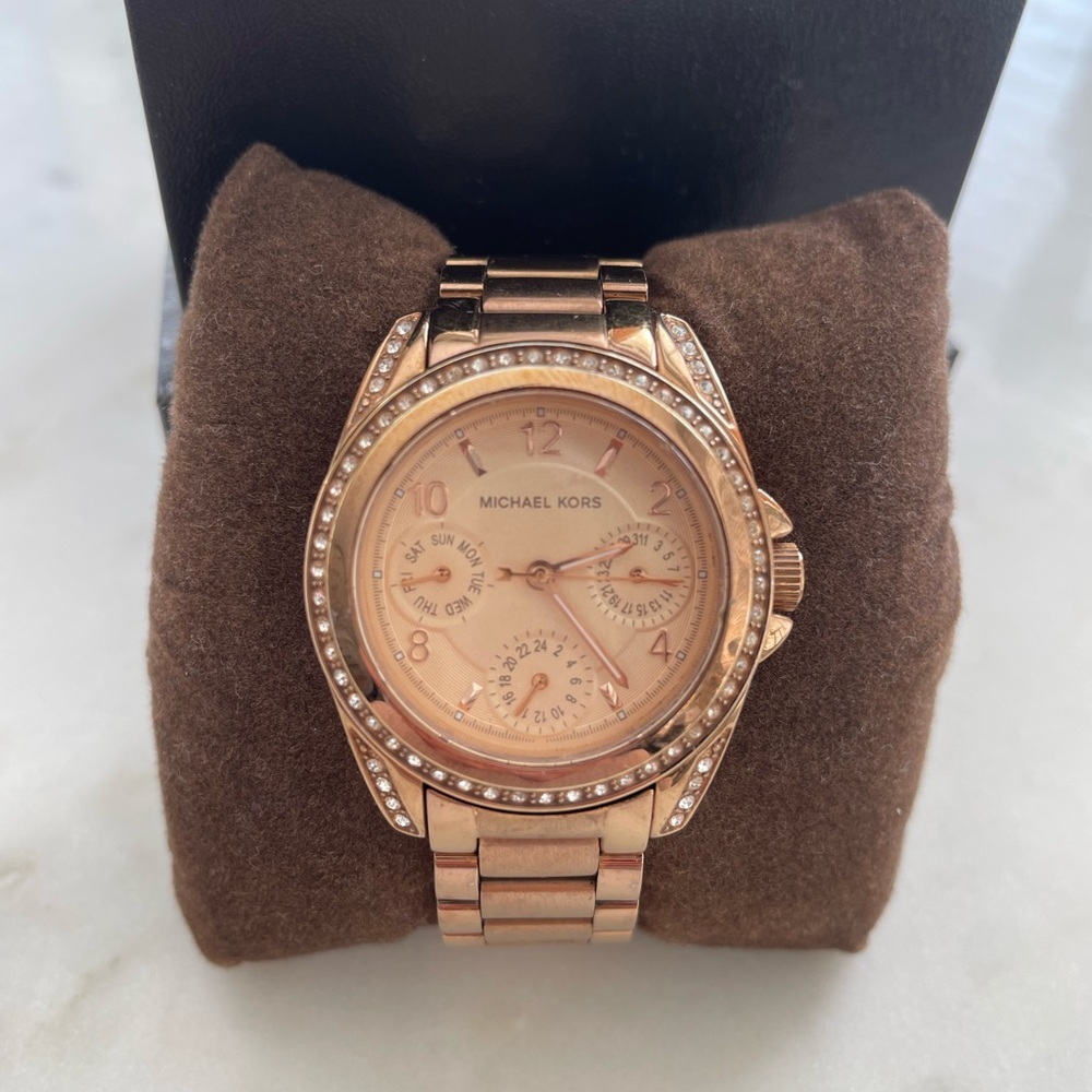Michael Kors Rose Gold Watch - Picture 2 of 3